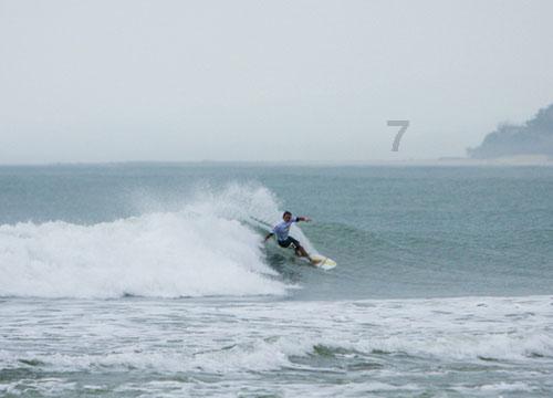 《青你2》户外秀，虞书欣穿着“泡脚盆”，赵小棠可爱度爆表